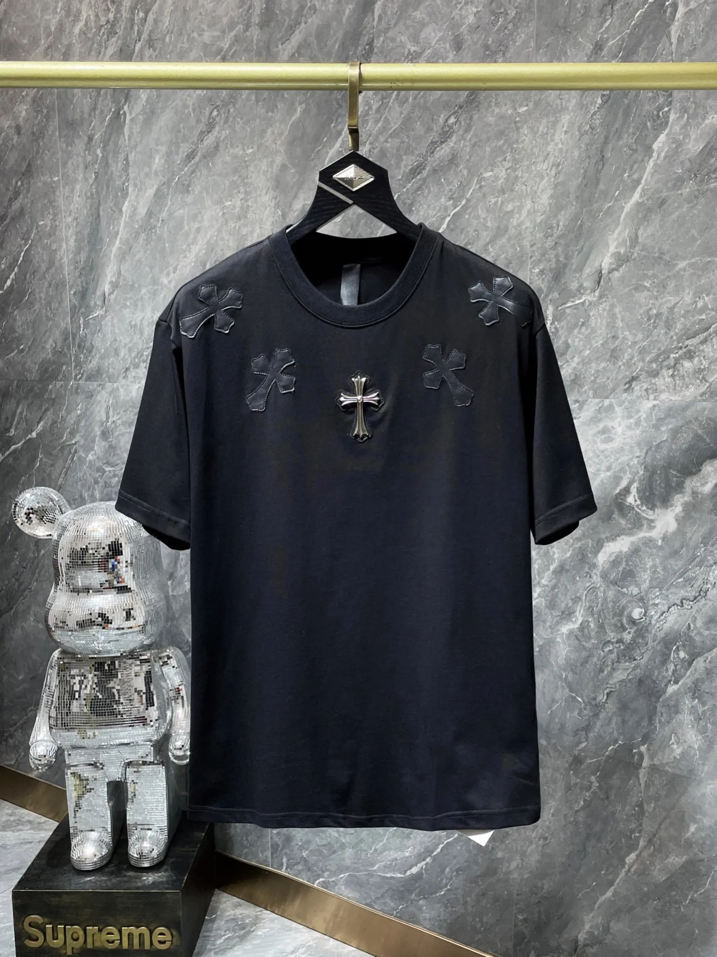 P154 New Chrome Hearts 25ss for summer. High gram weight, environmentally friendly and high-quality top-grade fabric. 260g~270g Chrome Hearts heavy industry leather cross short sleeves. Counter synchronization. 1:1 replica version. Recommended color: white, black. Size: S, M, L, XL.